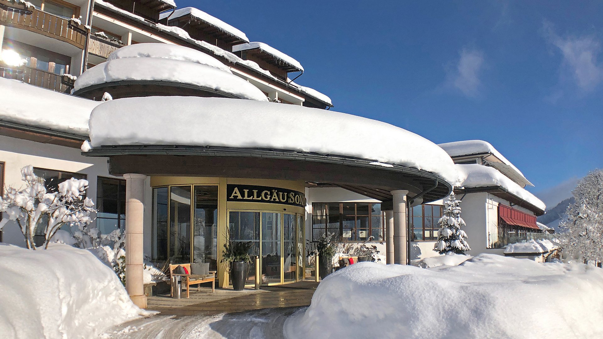 Hotel Allgäu Sonne Eingangsbereich im Winter