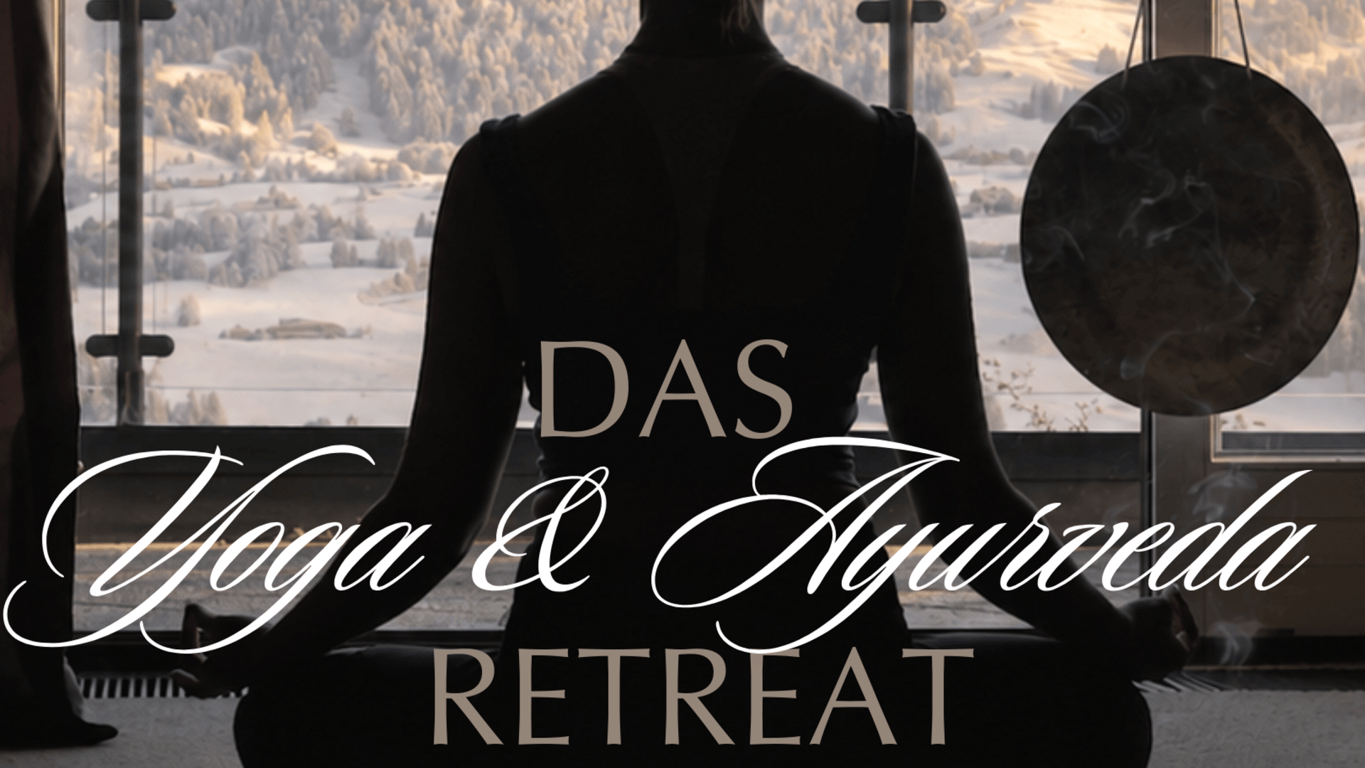 Ihr Wellnesshotel im Allgäu - Hotel Allgäu Sonne Meditierende Person vor verschneiter Berglandschaft mit dem Text Yoga & Ayurveda Retreat
